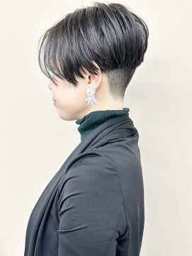 モリオ(morio) +刈り上げ女子ハンサムショート前下がりショートクール30代40代2