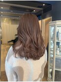 赤みの少ないスモーキーベージュカラー
