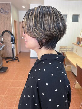 アルファレイズ ヘア ユニット(alphareiz hair unit) 首が細く見えるくびれショート