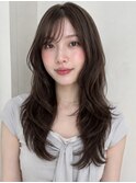 くびれミディと透明感ベージュ