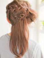 ヘアメイク ナル(hair make nalu)&nbsp;カジュアルフェミニンなハーフアップスタイル
