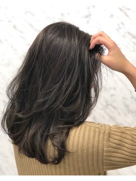 アリュウル 表参道 青山(Allure) グレージュハイライト×かきあげミディ Allure千葉