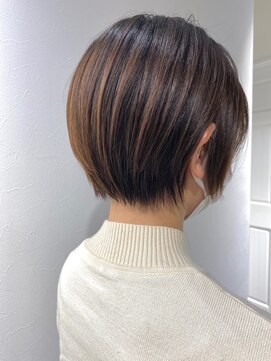 セラ バイ ユーレルム(SerA by U-REALM) 小顔ナチュラルショート　担当　佃