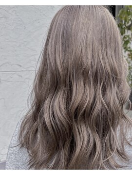 フィアート ヘアドレッシング サロン(Fiato Hairdressing Salon) ハイトーン/ブリーチ/グレージュ/白髪ぼかし