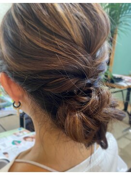 エバービューティーアトリエ(ever beauty atelier) ルーズシニヨン