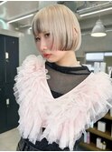 ショートボブ、ワイドバング、ホワイトミルクティー