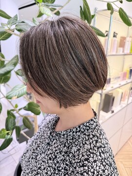 ステア ケース(stair case) 白髪は天然のハイライトに 濃く染めすぎない白髪ぼかし