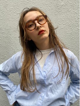 ローウェ 表参道(Louwe) 切りっぱなし小顔ロングカーキベージュカラー[表参道/表参道駅]