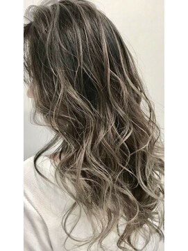 カルラ(Karra) アッシュブラウンハイライト