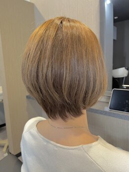ジンビ(JINBI)の写真/髪のお悩みも相談しやすい、寄り添い型のスタイリストが理想のスタイルに★通いやすい価格帯が嬉しい♪