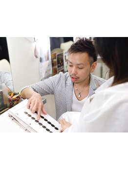 【白金高輪駅徒歩5分】ベテランスタッフが伸びても目立ちにくい白髪を活かしたデザインをご提案[髪質改善]