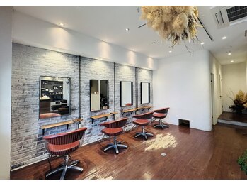 ALBERO　hair&life【アルベロ　ヘアーアンドライフ】