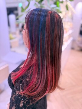 ステア ケース(stair case) 根元が伸びても気にならない地毛×ハイライト ブルー×レッド