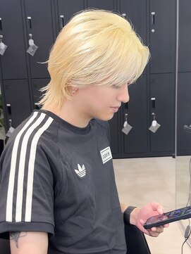 シェノン バイ アランスミシー 表参道(CHAINON by Alan smithee) 抜きっぱなしブロンド×センターパートウルフ