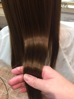 話題の“Rカラー”を導入!!ヘアカラーのダメージを約95％も抑える♪カラーによる髪の傷みを変えていく!