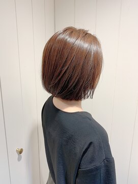 アルト(Alto) 耳掛け大人の小顔ショート×オーガニックグレイカラー
