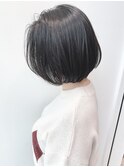 大人黒髪ショートボブセンターパートハンサムショート前髪なし