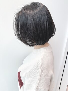 ステア ケース(stair case) 大人黒髪ショートボブセンターパートハンサムショート前髪なし