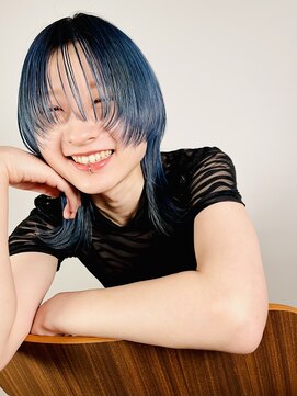 ビューティブロー ビービー(Beauty Blow B.B) マッシュウルフダブルカラーブルーブラック顔周りレイヤー