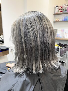 フォセット(Fossette) ブリーチ2回以上!シルバーバレイヤージュ♪