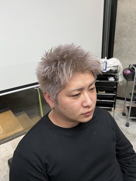 イーラ(era) 短髪ハイトーンショート束感ホワイトベージュ