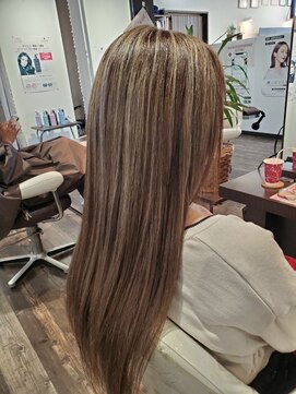 トゥルートラスト アン 下石田店(True Trust un) アッシュベージュ大人かわいい小顔細めハイライトカラーロング