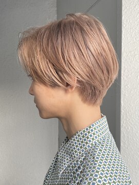 ソーコ 渋谷(SOCO) ツーブロックミルクティーベージュナチュラル束感センターパート