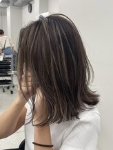 お客様1人1人のライフスタイルに合わせたミディアムレイヤー【錦糸町/レイヤーカット/ハイライト］