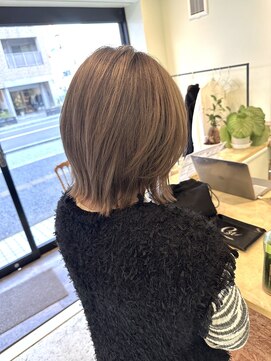 エスト 小倉(est) ブリーチカラー/ヘーゼルブラウン/ミディアムレイヤー