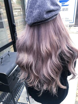 アオ(AO) 外国人風ピンクベージュ