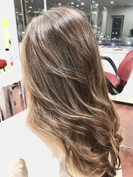 美容室プラザ 王寺店 グレージュカラー