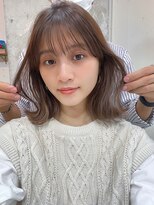 エレノア トーキョー 恵比寿(ELEANOAH TOKYO) 大人可愛いミディアムボブ【フェザーバング カーキグレージュ】