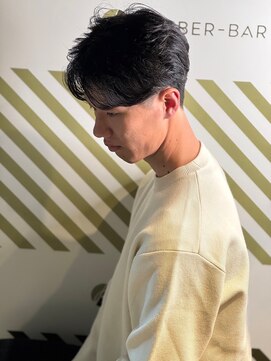 バーバーバー アカバネ(BARBER-BAR AKABANE) 清潔感と色気を兼ね備えたリバースパーマセンターパート#1