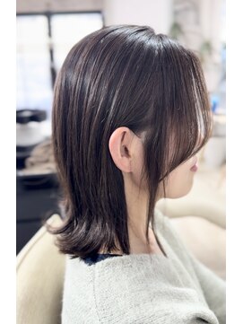 エメ(aimer) ミディアムレイヤーカット/白髪ぼかし/弘前市