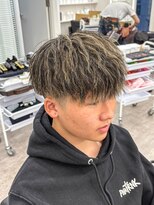 ルースト 心斎橋店(ROOST) 刈り上げセンターパート/波巻きツイストスパイラル/大阪