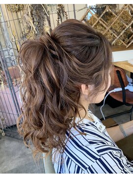 ヘアスタジオニコ(hair studio nico...) ボリューミーポニーテール