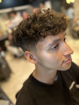 フランクスバーバー アンド ビアークラブ(FRANK'S BARBER and BEER CLUB) フェードカット