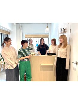 デッキ直結で駅から近く通いやすい◎女性スタイリストが多くリラックスして過ごせる♪