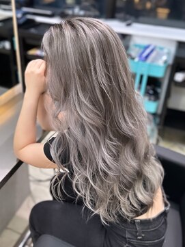 ラピス 福岡天神店(Lapis) シルバーバレイヤージュ/ブリーチ/外国人風カラー/髪質改善