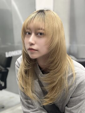 ロムーク 表参道(LOMKH) 小顔ハイレイヤーカット顔周り秋グレージュカラー透明感カラー