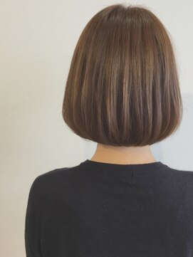 クールブ(Courbe) 透明感たっぷりのベージュカラー♪