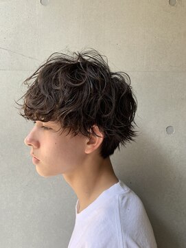 フィフス(fifth) 変形波巻きスパイラル　刈り上げ　ツーブロック