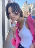 前下がりボブ×レイヤーボブ×ベージュ×前髪なしフェザーバング