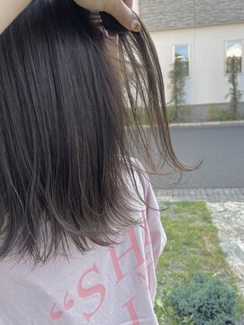 ジジ チーク 栃木(Gigi cheek) ・ふわっと透けるグレージュカラー