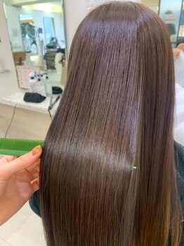 ヘアーメイク ニューヨーク 千駄木店(Hair Make NEWYORK)の写真/《HAIR MAKE NEWYORK》の縮毛矯正で髪のおさまりを実感!真っ直ぐすぎない自然なストレートでさらふわ髪に♪