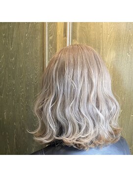 エイミー(Aimee) Aimee 町田　ブリーチ必須×ホワイトベージュ