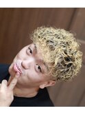 <理容室><バーバー>金髪テーパーフェード