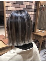 ホワイト 伊勢崎(WHITE) ハイライト歴をリペア！外国人風バレイヤージュ☆アッシュ系☆