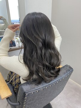 ローレン(Lolen.) オリーブグレー×似合わせカット sayuri