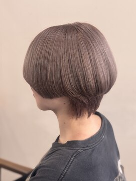 モーブピンクの艶ショートボブ